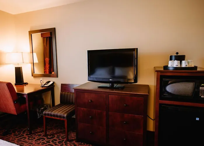 Hampton Inn & Suites Minot / Airport