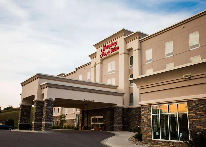 Hampton Inn & Suites Minot / Airport