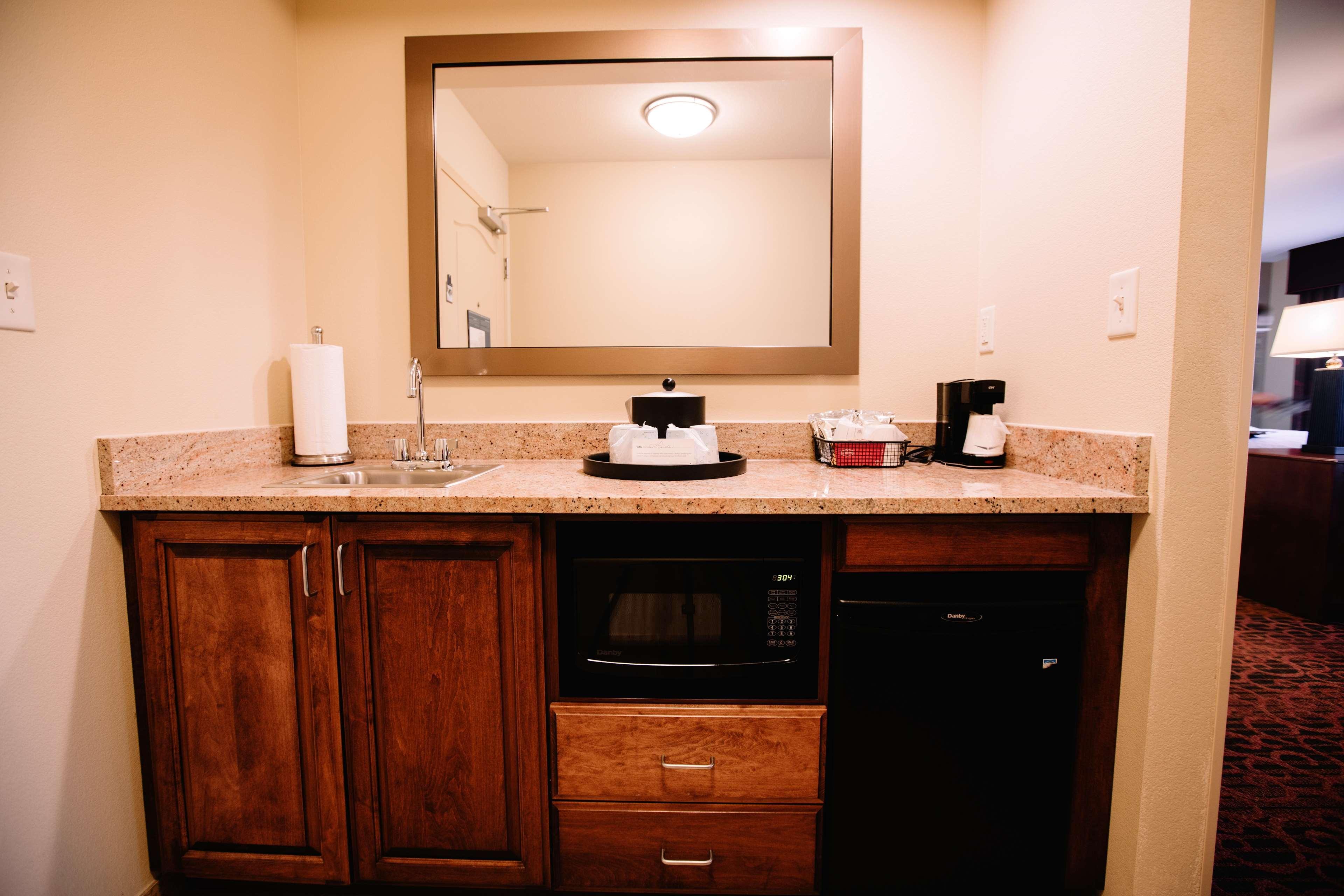Hampton & Hotel Minot